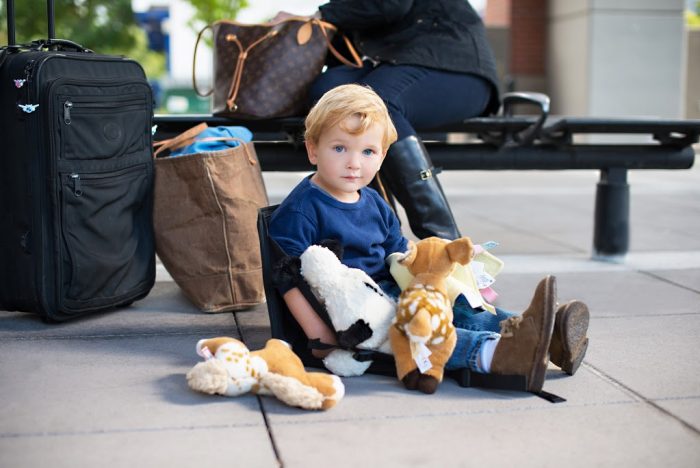 Lugabug kid.dol.ground ef746d32171dc77-boy_sitting